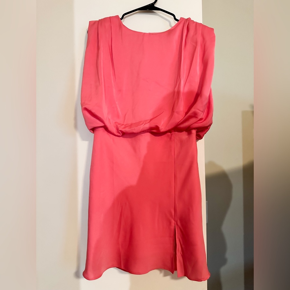 This adorable never worn dress with shoulder pads! A small slit in the leg!